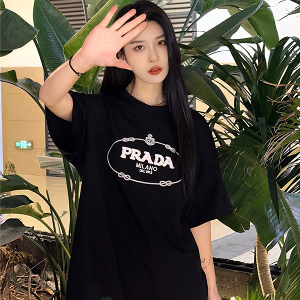 一目惚れ♪プラダ インターロック刺繍Tシャツ スーパーコピー puv68493